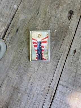 Victoria Trading Co. Patriotic Brooch.